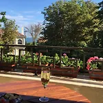 Sea Garden Lux
